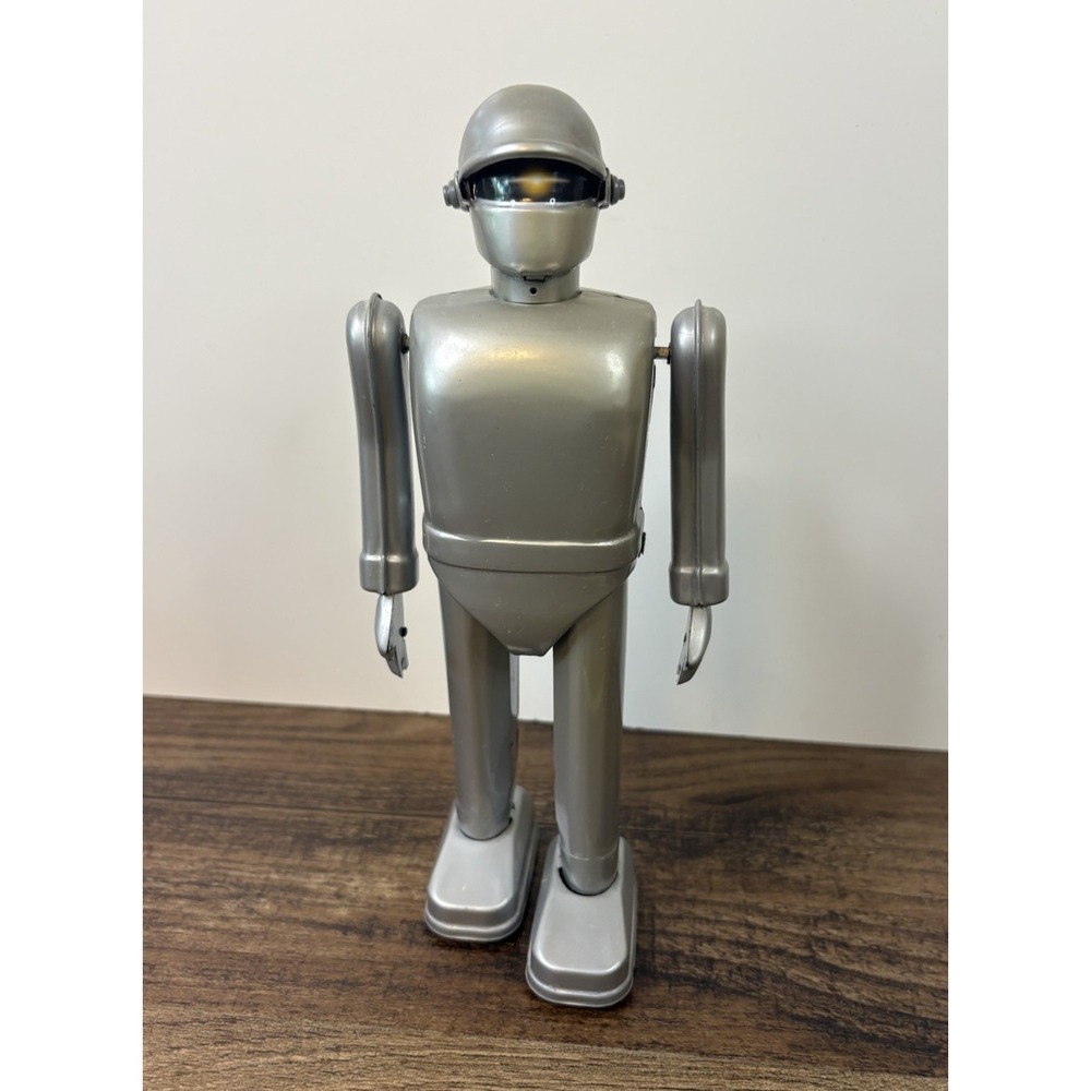 Vintage The Day the Earth Stood Still 8" Wind Up Gort Robot Toy 2001 Missing Key
